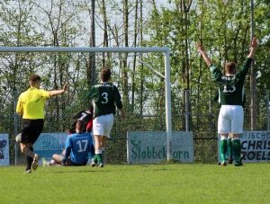 Groen-witten  laten de punten aan Klundert