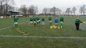 jeugd blij met trainingsmateriaal