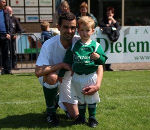 Luca de Fouw met papa Mario