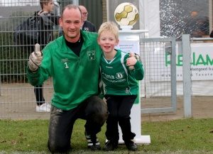 Tom van Zuidam met doelman Guido Vinke