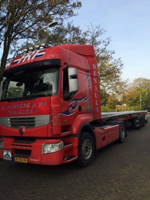 300_vrachtwagen_rijnberg_lichtmasten.jpg
